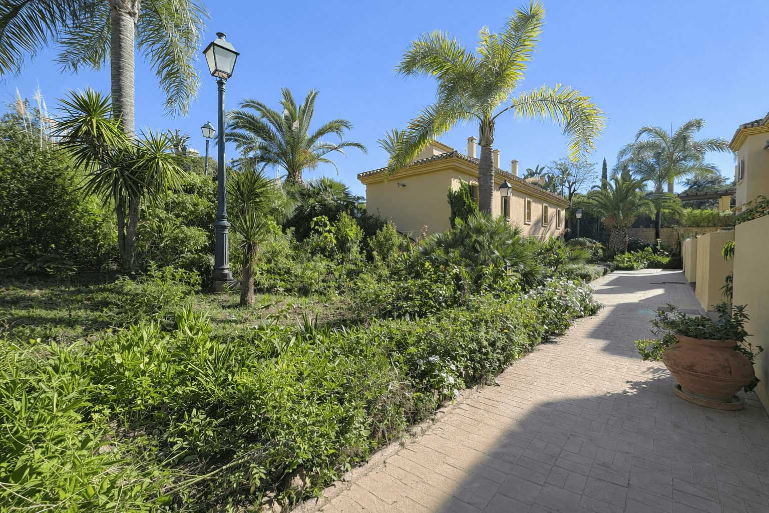 Townhouse in Los Carmenes - Imagen 1